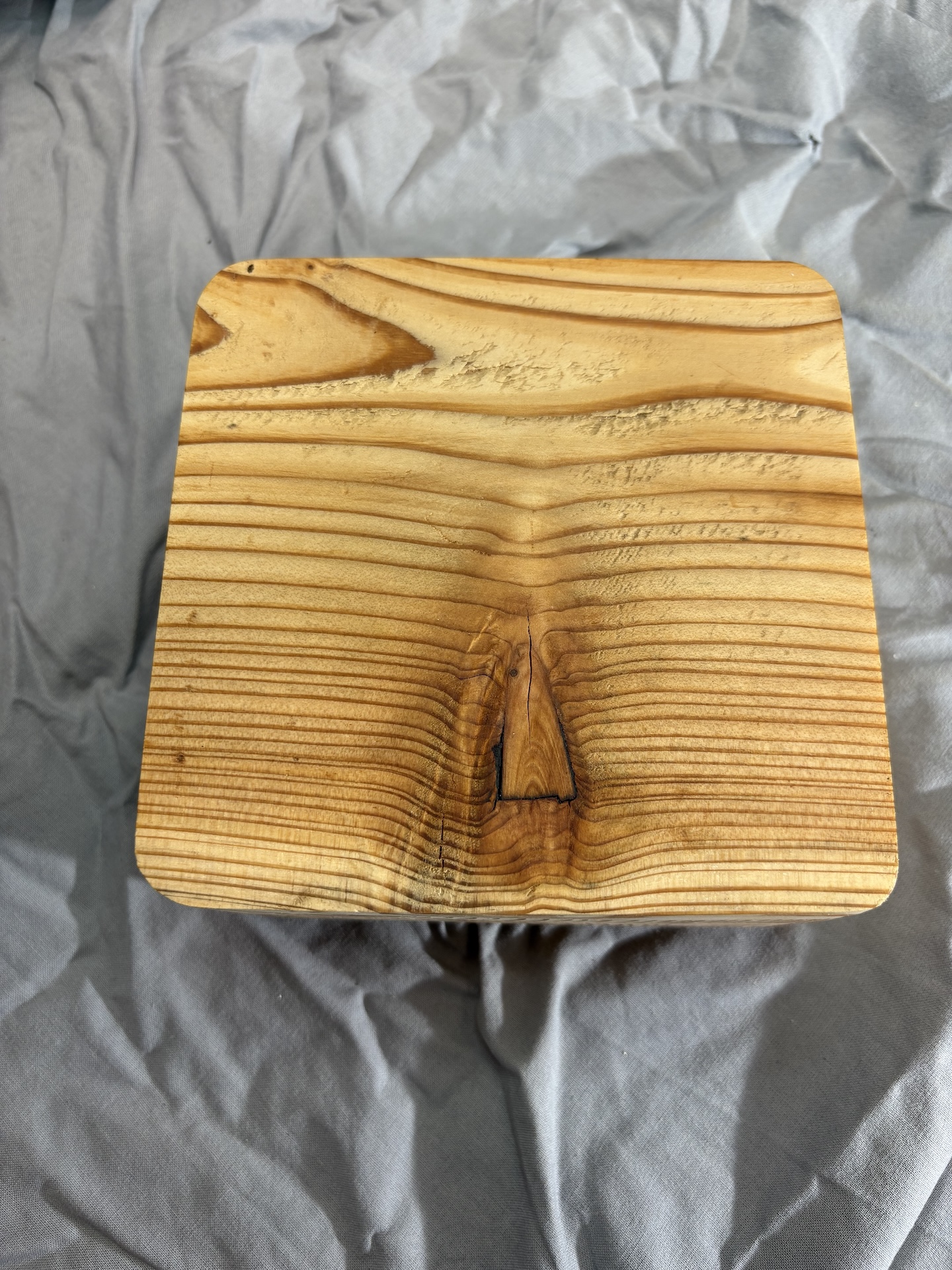 Ordnungssystem-Block, manuell bearbeitet, Unikat aus Lärchenholz