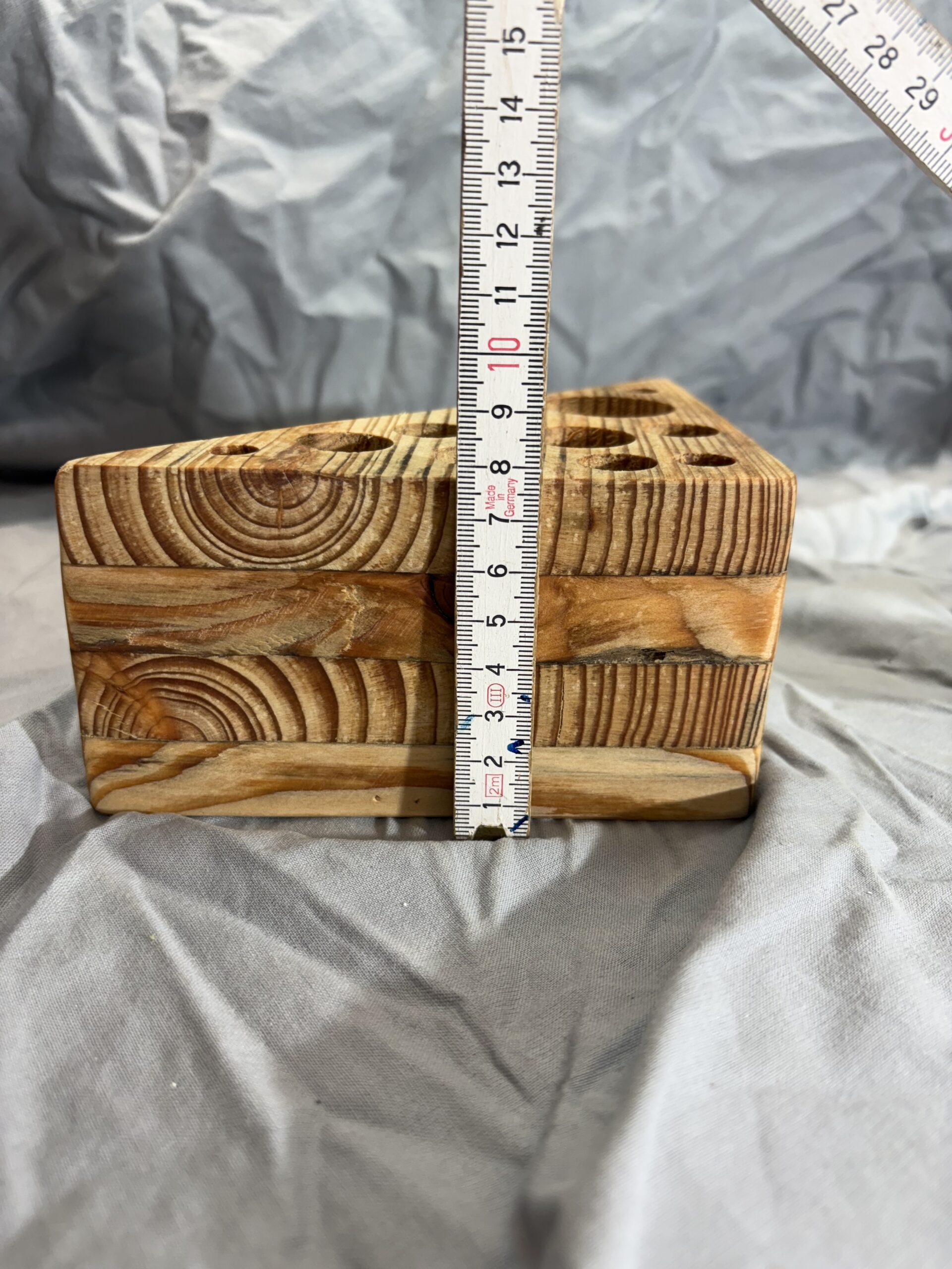 Ordnungssystem-Block, manuell bearbeitet, Unikat aus Lärchenholz