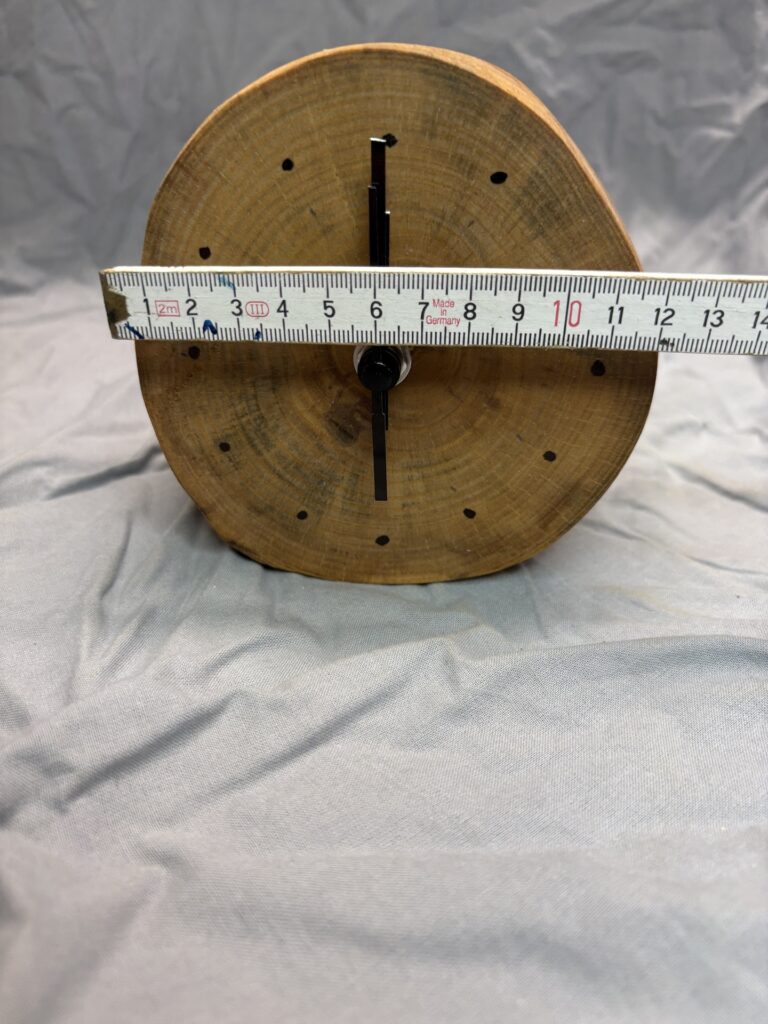 Holzuhr in Handarbeit gefertigt, Natur, Unikat aus Laubholz, Präzises Funk-Uhrwerk