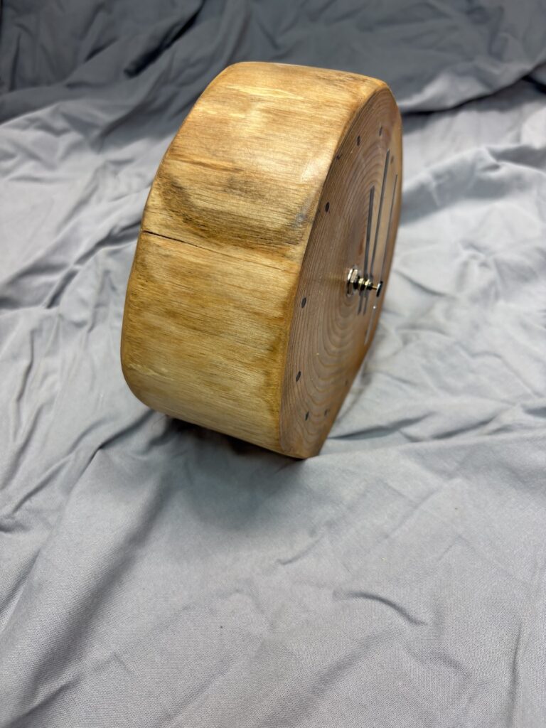 Natur, Unikat aus Laubholz, Präzises Funk-Uhrwerk