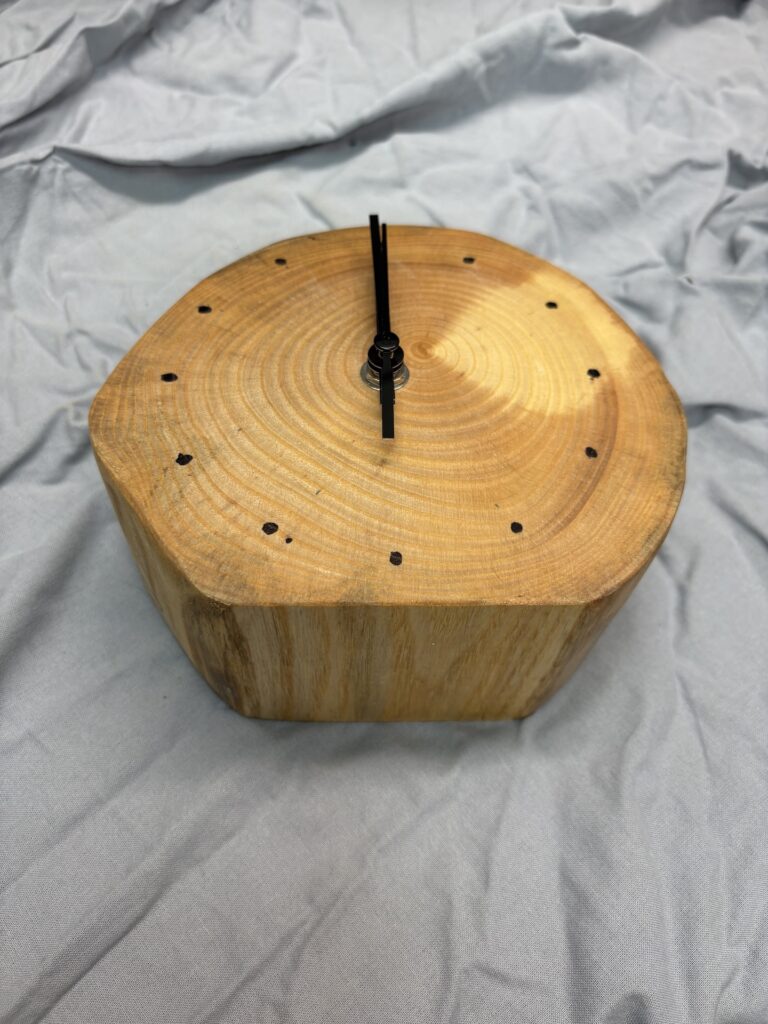 Natur, Unikat aus Laubholz, Präzises Funk-Uhrwerk