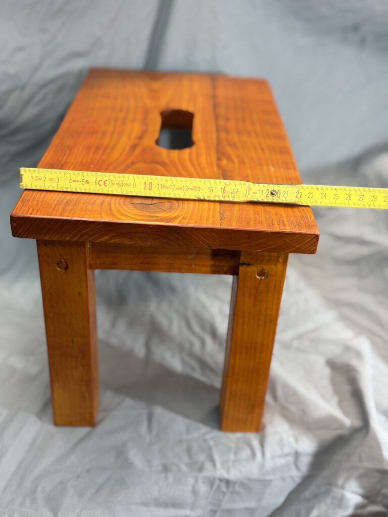 Fußbank, geleimt, geschliffen, Kirsche gebeizt und lackiert